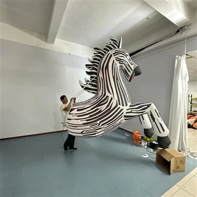 Piepūšamā Zebra